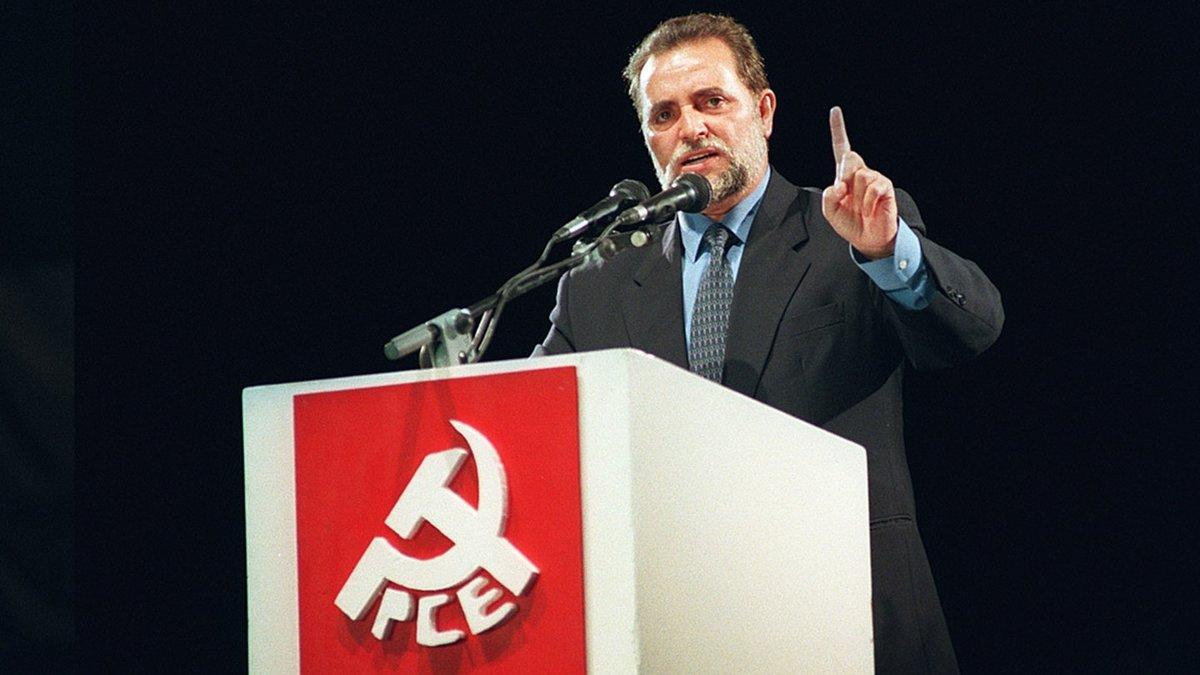 Julio Anguita, en un mitin durante la fiesta del PCE del 2001