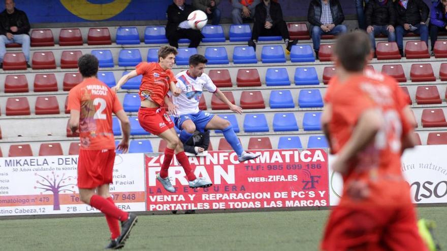 El Comité da la victoria al Langreo y descuenta tres puntos al Colunga tras el lío de las camisetas