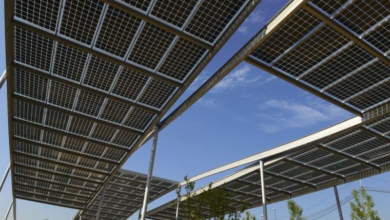 pergola solar fotovoltaica al parc de Glòries