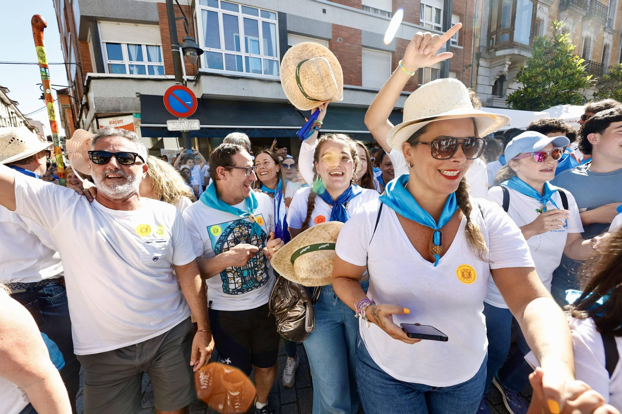 EN IMÁGENES: así ha arrancado el Carmín de la Pola 