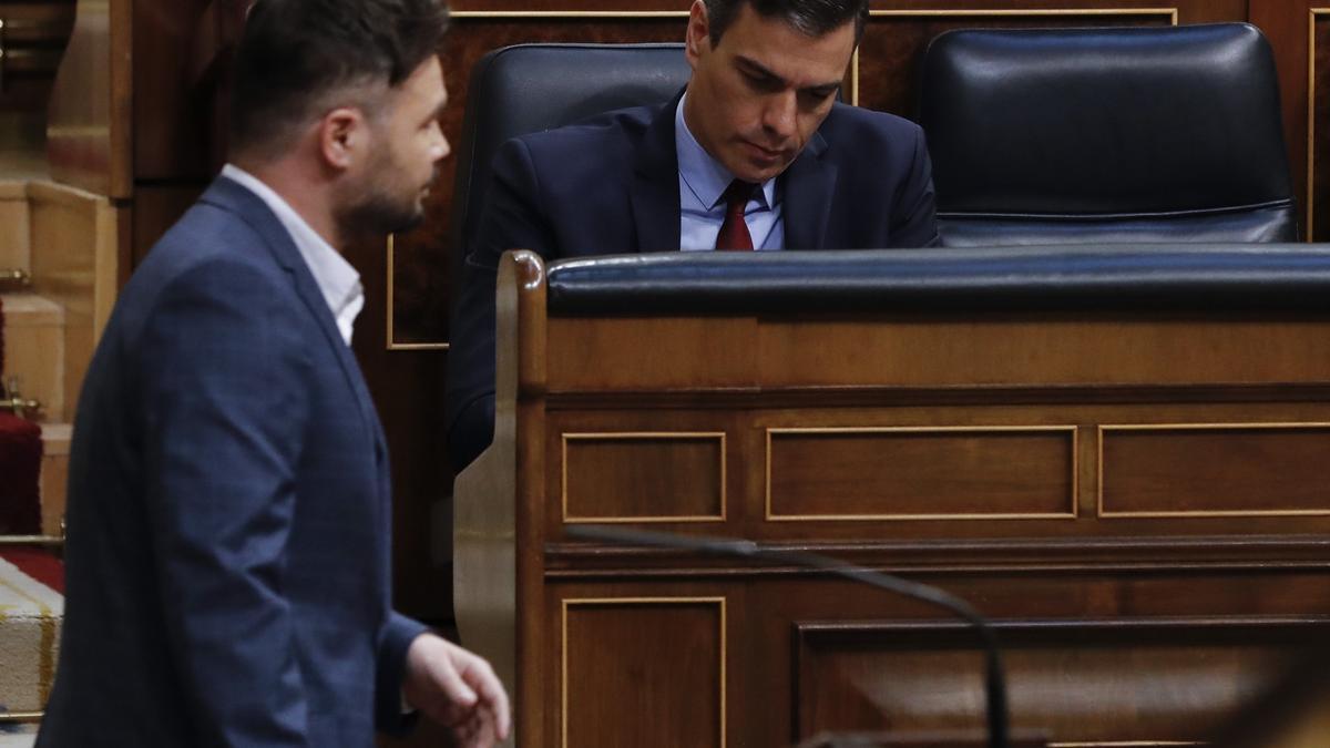 Pedro Sánchez y Gabriel Rufián, en el Congreso.