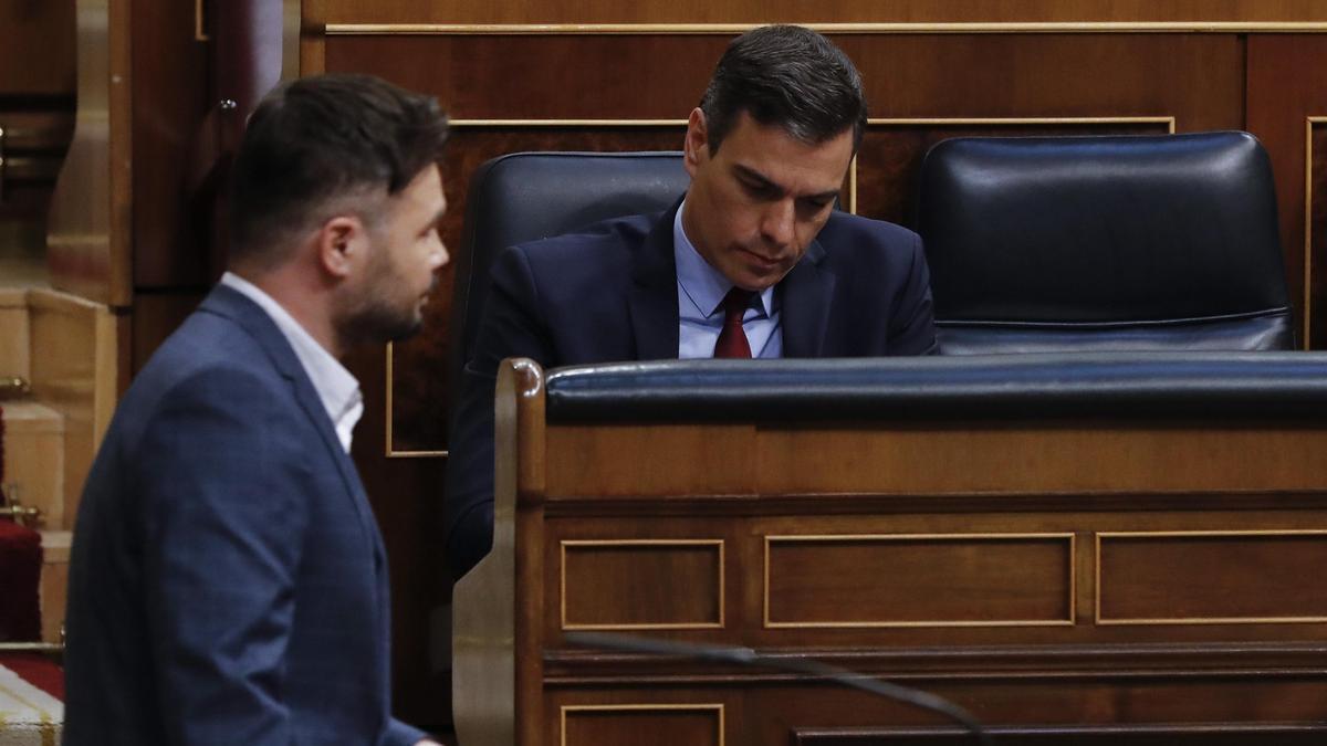 Pedro Sánchez y Gabriel Rufián, en el Congreso.