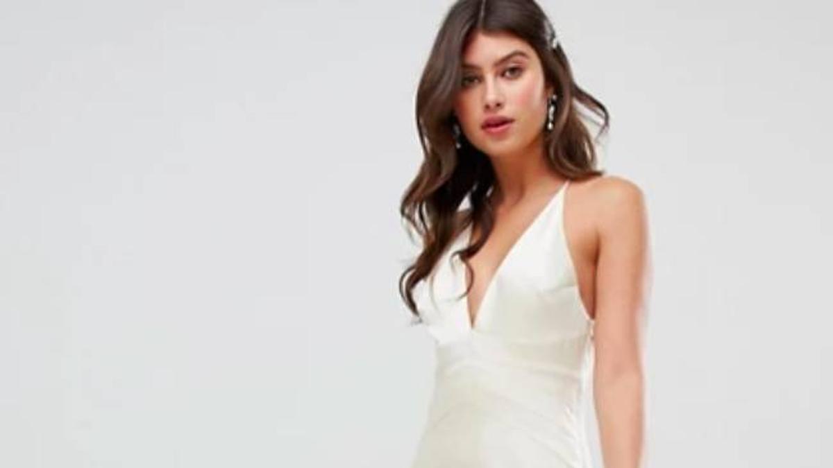 Vestido de boda con paneles de satén y cola de ASOS EDITION