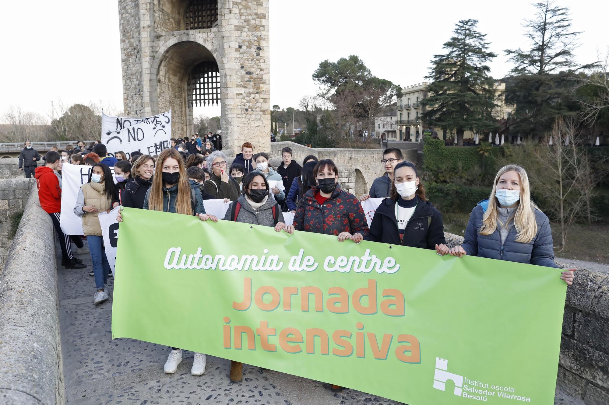 L’institut escola Salvador Vilarrasa de Besalú reivindica la jornada compacta