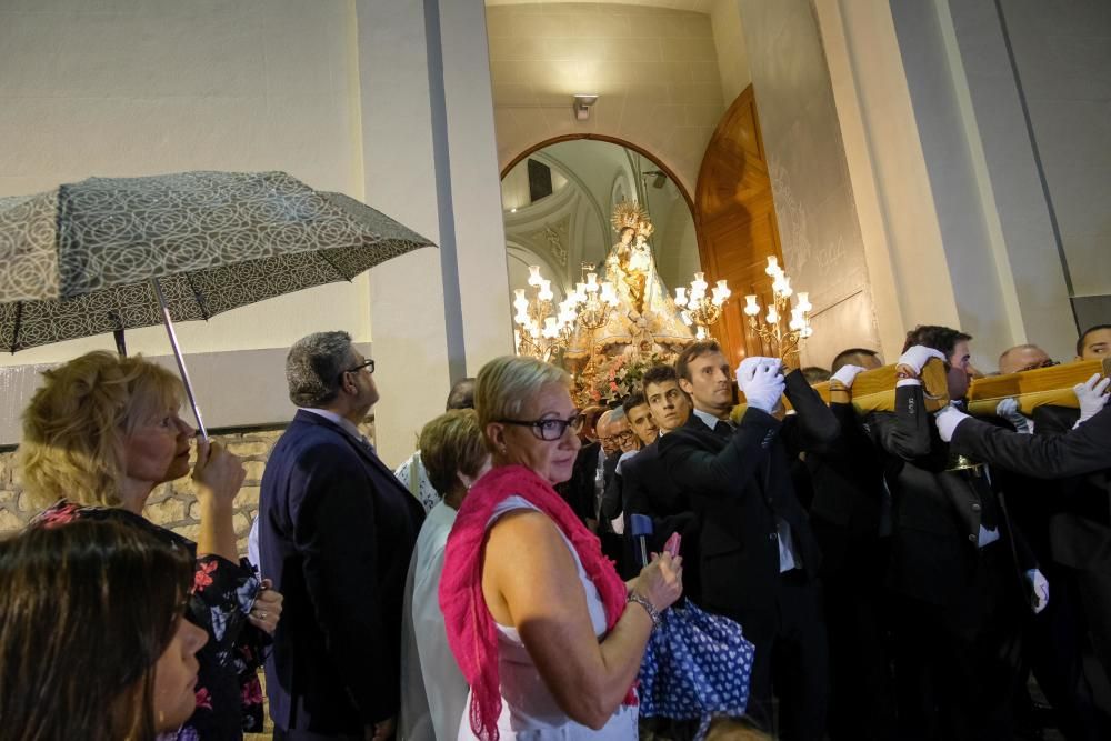 Procesión de las Fiestas Mayores de Elda en honor a la Virgen de la Salud suspendida por la lluvia