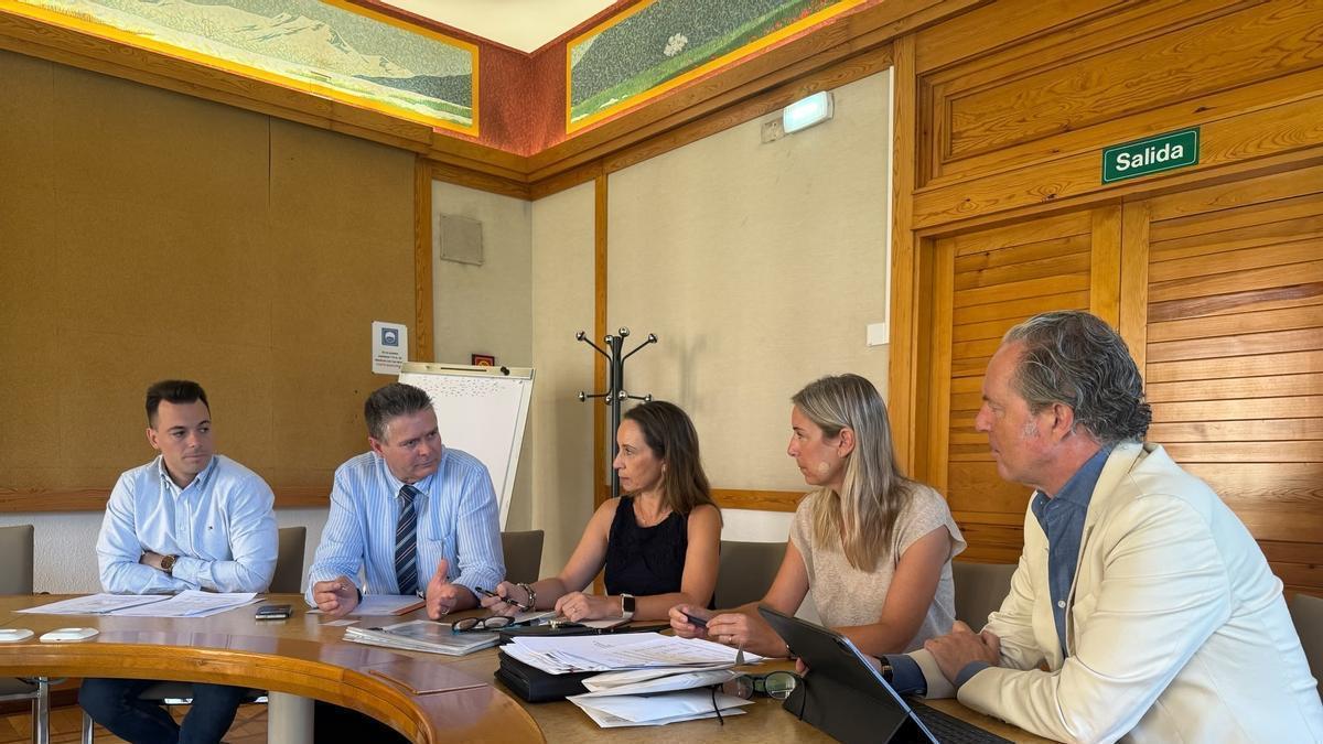El alcalde de Fraga, Ignacio Gramún, ha dialogado sobre la plataforma logística con los representantes del Gobierno de Aragón.