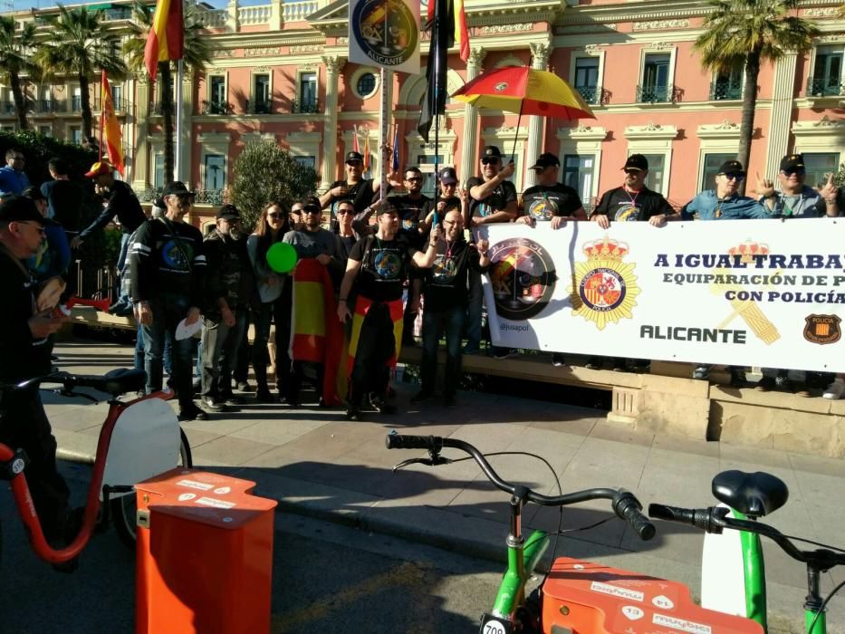 Agentes de Alicante en la protesta de Murcia.