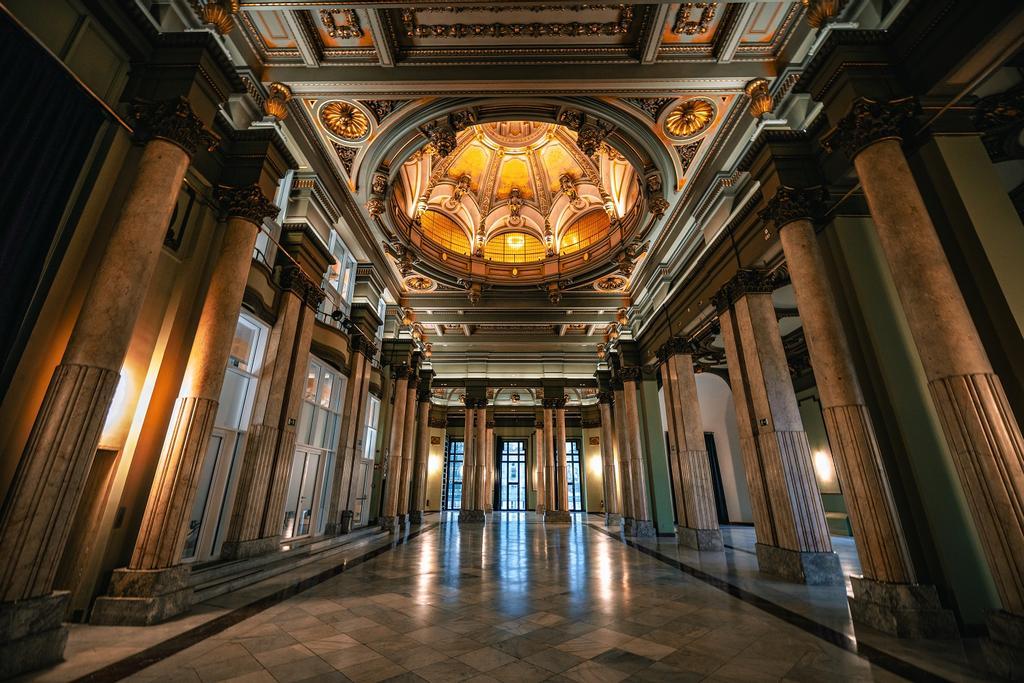 Salón de columnas del Círculo de Bellas Artes.