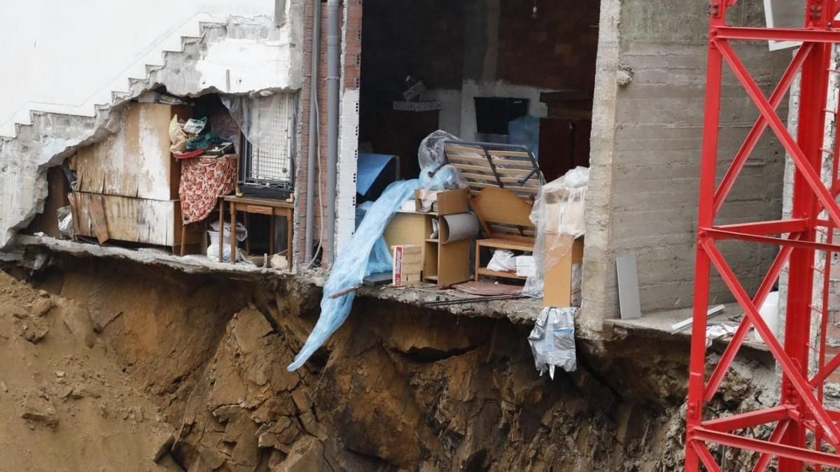 Se derrumba una medianera debido a unas obras de construcción en Santiago