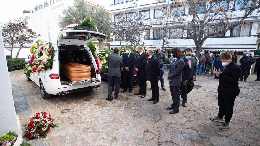 &quot;Tristeza y rabia&quot; en el funeral del pescador que murió en el naufragio de Ibiza