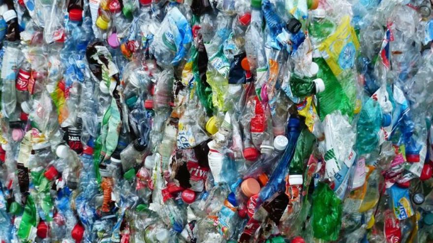 Ganar puntos para compras y servicios reciclando envases