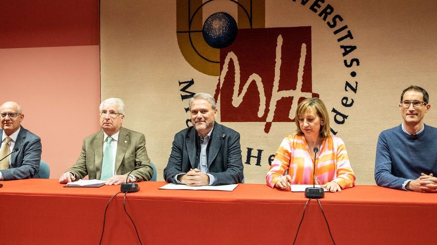 La UMH y Caja Rural Central firman un convenio en el tratamiento del cáncer de colon