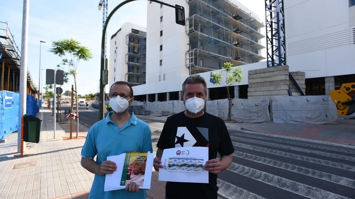 Representantes de UGT visitan una obra este viernes para informar de la jornada intensiva.