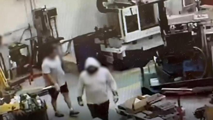 Identifican a tres varones por robo de material de alumnio en cuatro empresas, una de ellas en Bueu