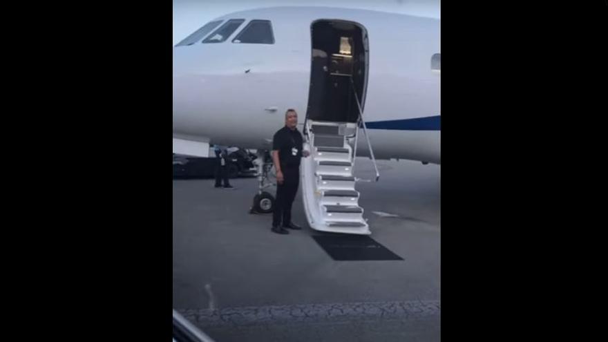 Así es el impresionante jet privado de Nicky Jam con el que voló a Ibiza