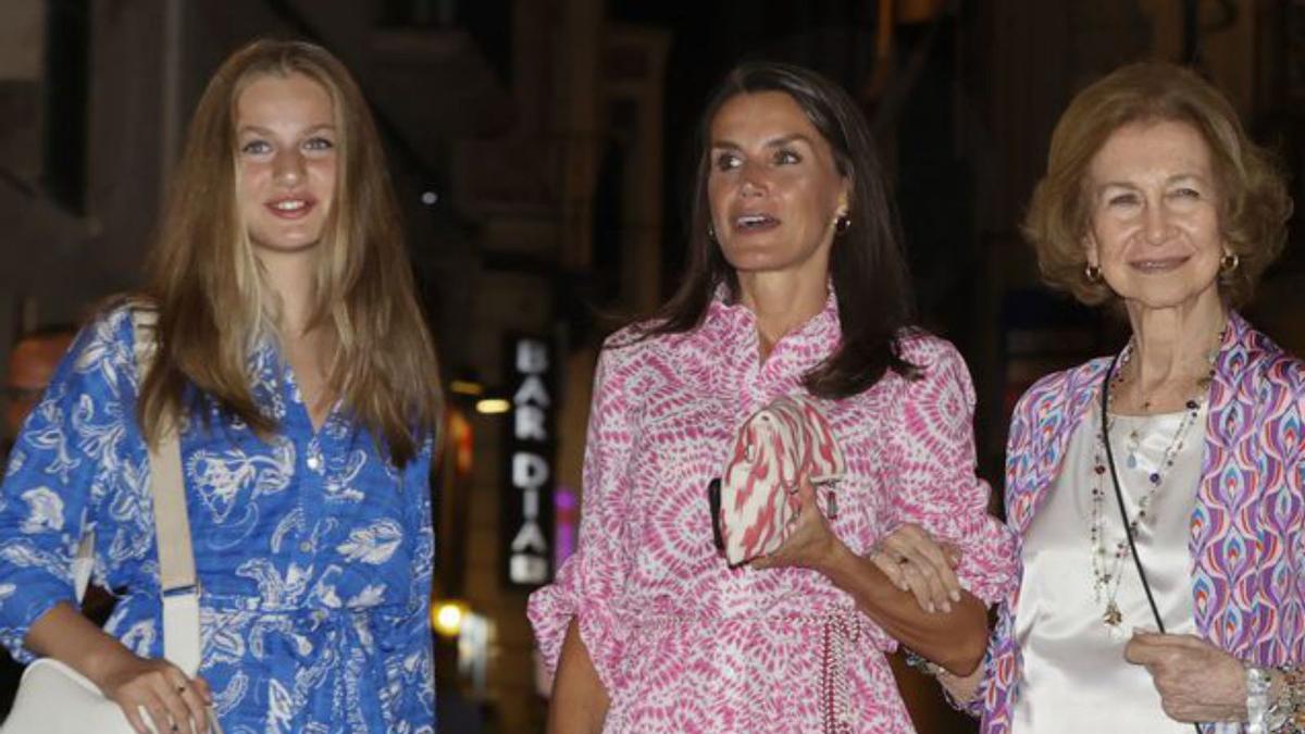 La princesa Leonor, con su madre y su abuela.  | // EFE