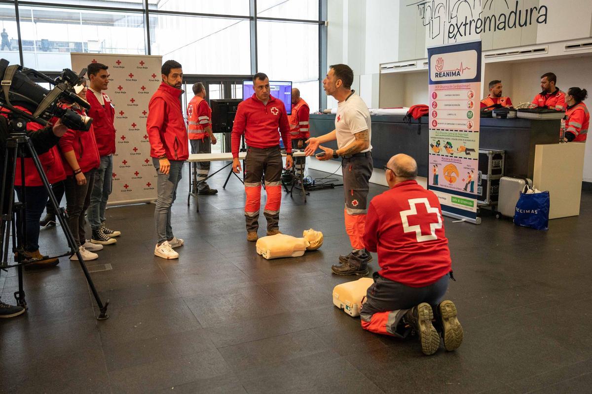 Durante la jornada se han realizado talleres y demostraciones de los grupos de Cruz Roja Extremadura.