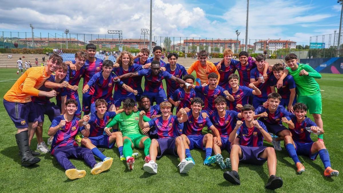 El Juvenil B celebró el título de liga en la Ciutat Esportiva