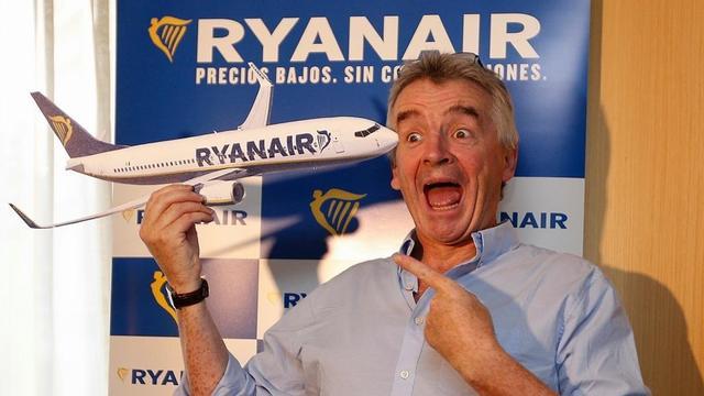 El presidente de la compañía Ryanair, Michael O'Leary, al inicio de la rueda de prensa.
