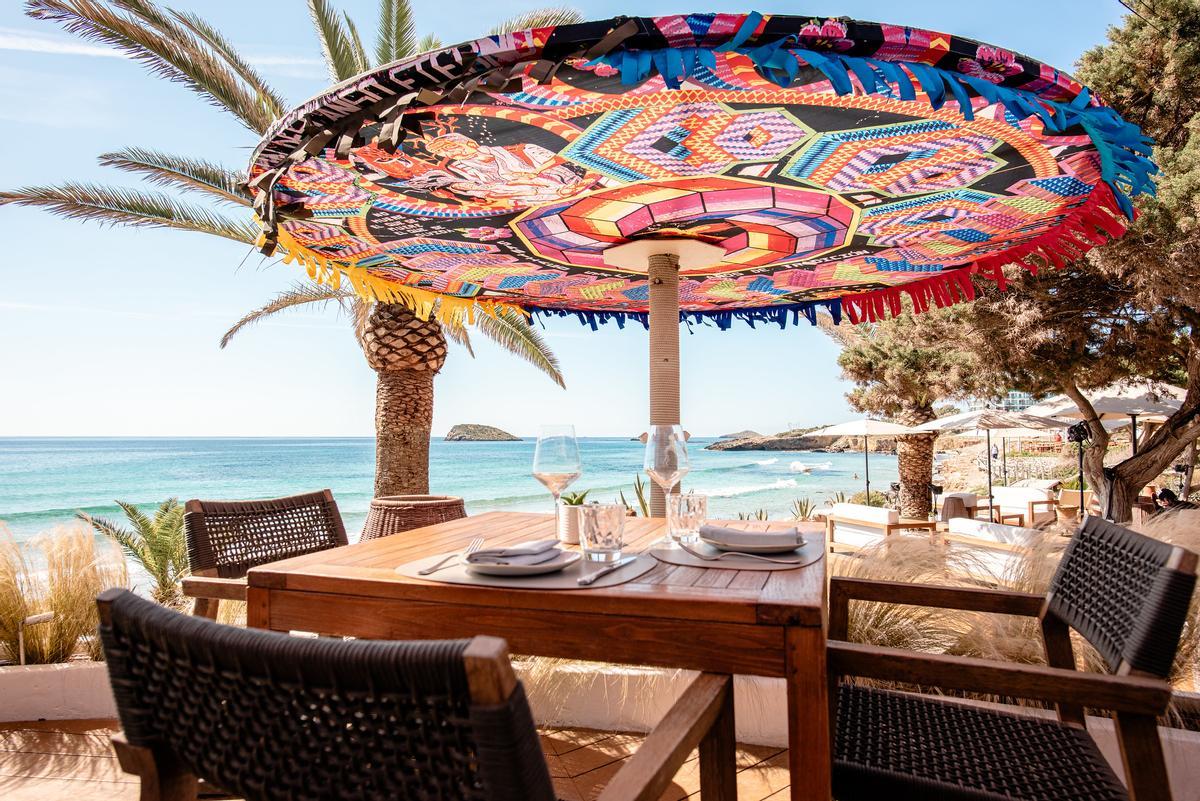Aiyanna Ibiza, el restaurante de playa en Ibiza que no te puedes perder en Cala Nova.