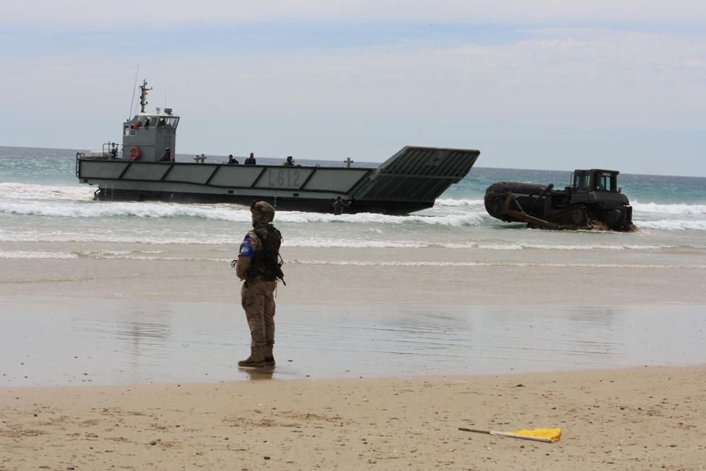 Desembarco con el 'puño ofensivo' de la Armada.