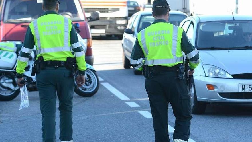 Un control de alcoholemia de la Guardia Civil. // R. Vázquez