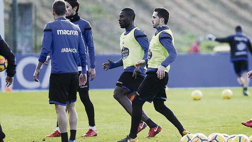 Steve Aldo One durante el entrenamiento de ayer en la ciudad deportiva.