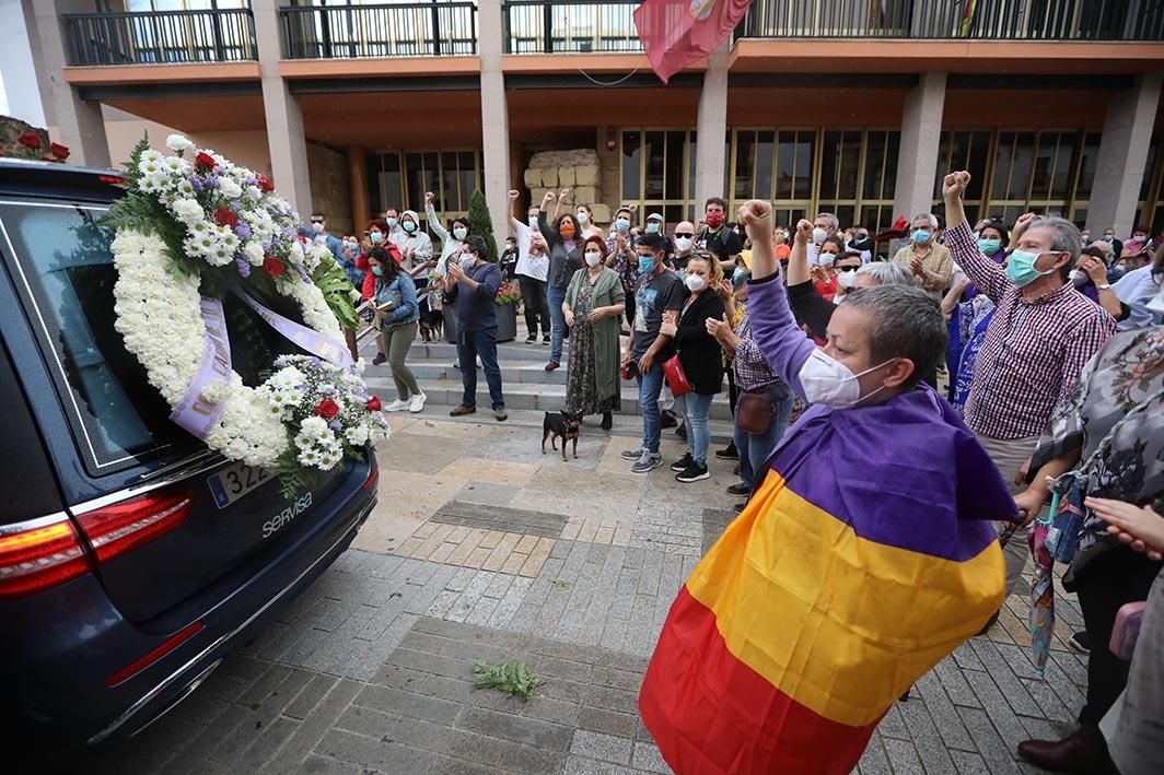 Adiós a Julio Anguita: Córdoba despide entre aplausos a su primer alcalde de la democracia