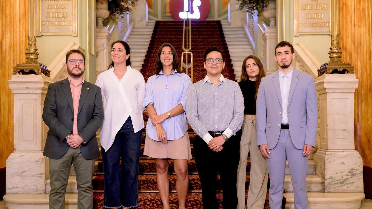 Els sis premiats, aquest dilluns, al Liceu.