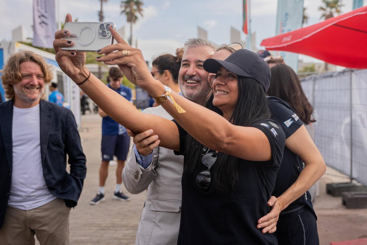 Jaume Collboni visita los equipos Youth y femenino de la Copa América