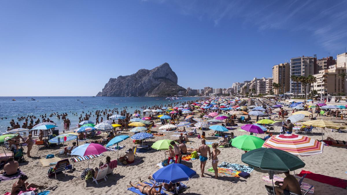 La playa de La Fossa de Calp, que esta mañana se ha reabierto.