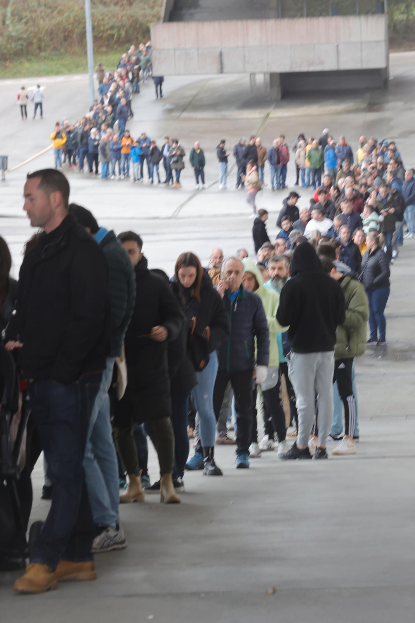 EN IMÁGENES: colas en el Tartiere para comprar entradas de Copa