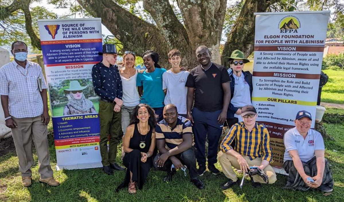 Equipo Beyond Suncare en el terreno de Uganda