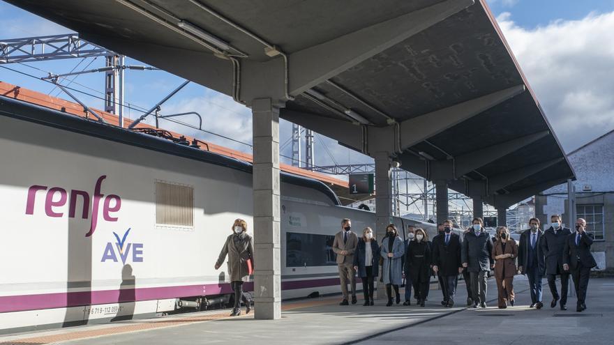 Así fue el histórico primer viaje del AVE a Galicia