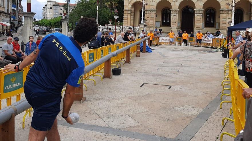 Villaviciosa saca los bolos a la calle: este es el programa para disfrutar  del deporte autóctono en un enclave muy especial