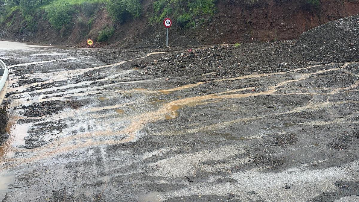 Desbordamientos tambien en las carreteras de la Axarquia