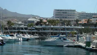 Tragedia vacacional en Tenerife: una turista británica en coma tras caer por las escaleras de un hotel