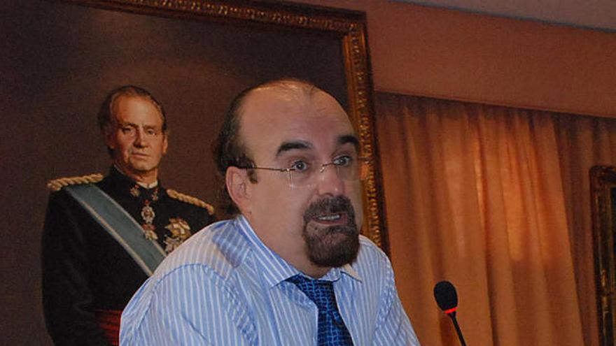 Salud. José María Martín durante su ponencia en Vélez.