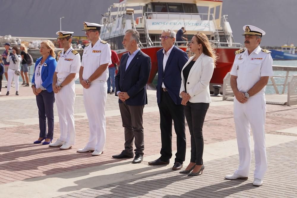 El buque escuela 'Juan Sebastián Elcano' visita por primera vez La Graciosa