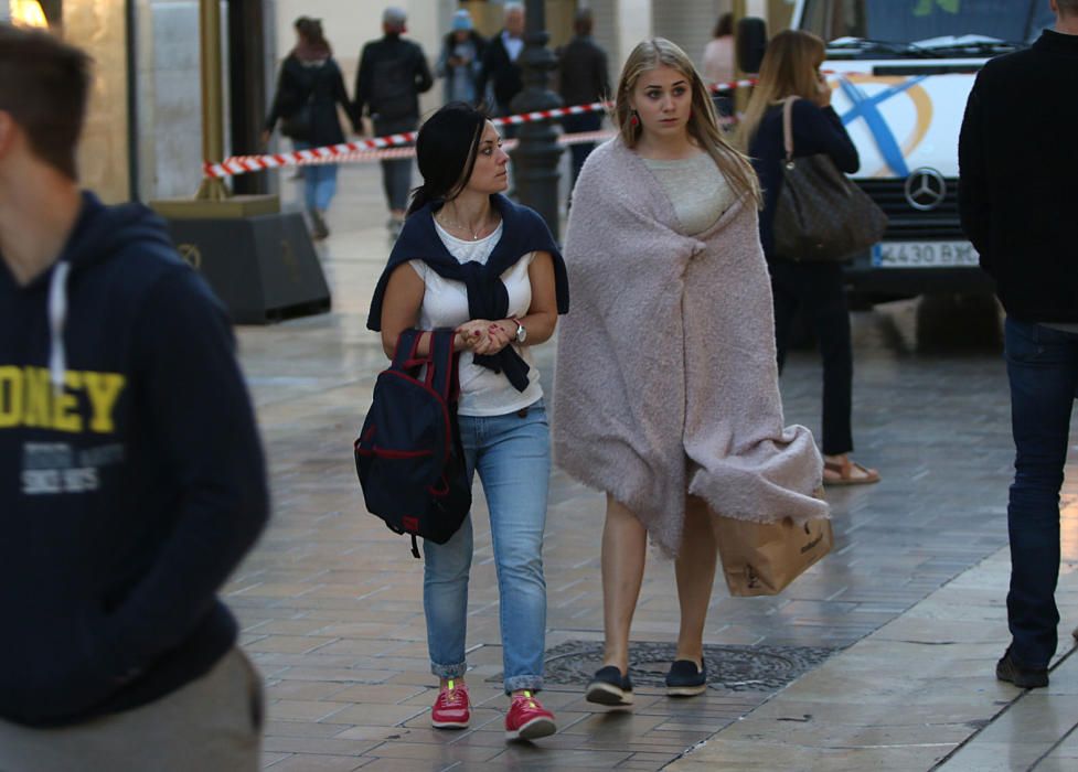 Bajada de temperaturas generalizada que se deja sentir en las calles de Málaga, aunque sin riesgo de precipitaciones