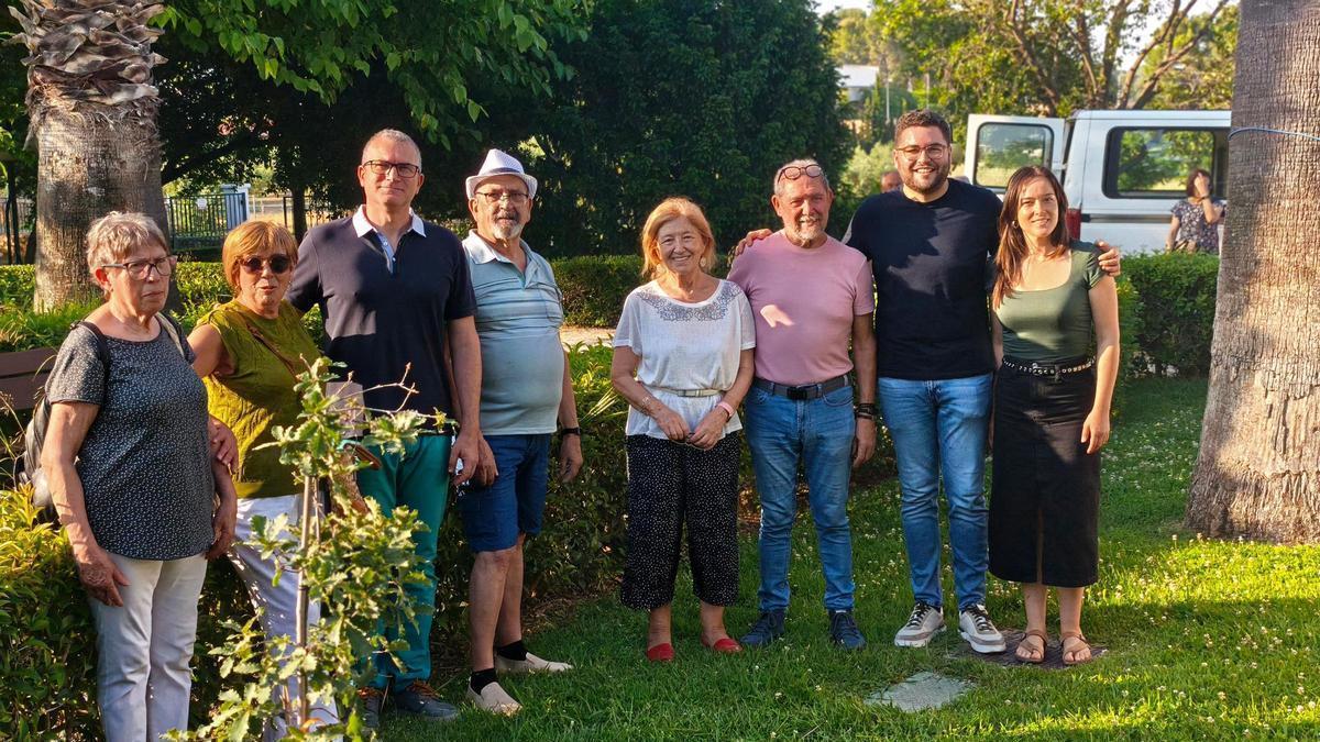La Coordinadora de Pensionistas y Compromís plantan el "roure valencià" en el parque de Sant Rafel de Ontinyent