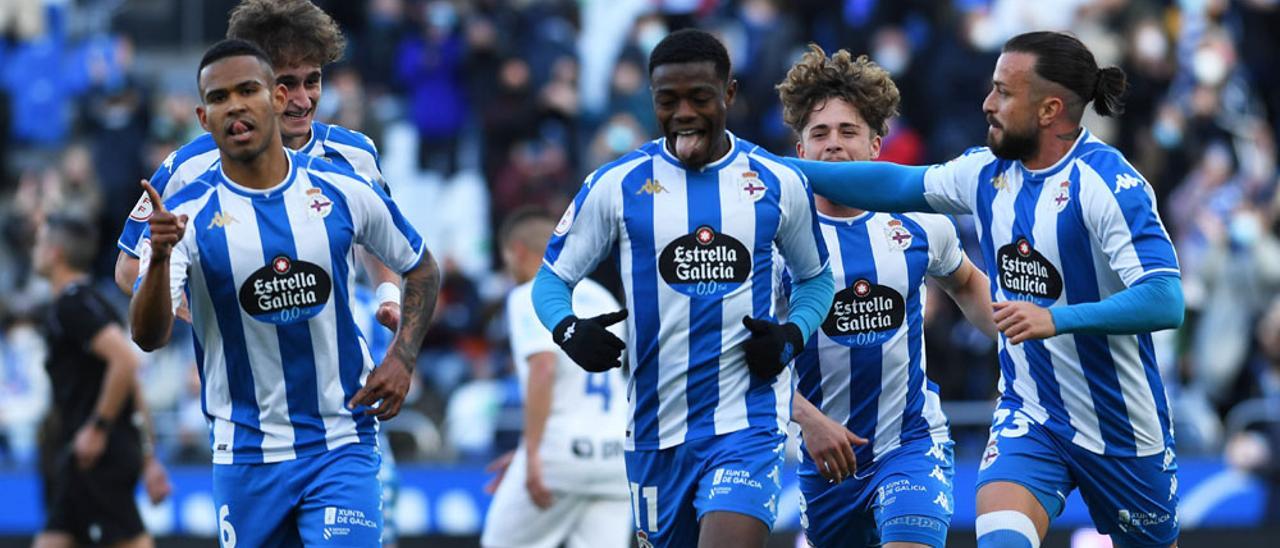 Los jugadores deportivistas celebran el gol de William al Rayo Majadahonda.