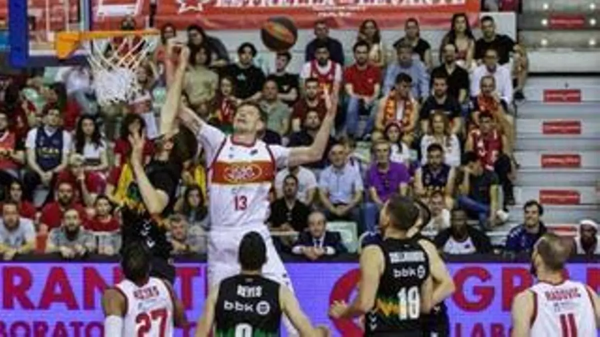 UCAM Murcia obliga al Valencia Basket a ganar en Fuenlabrada para mantener la octava plaza