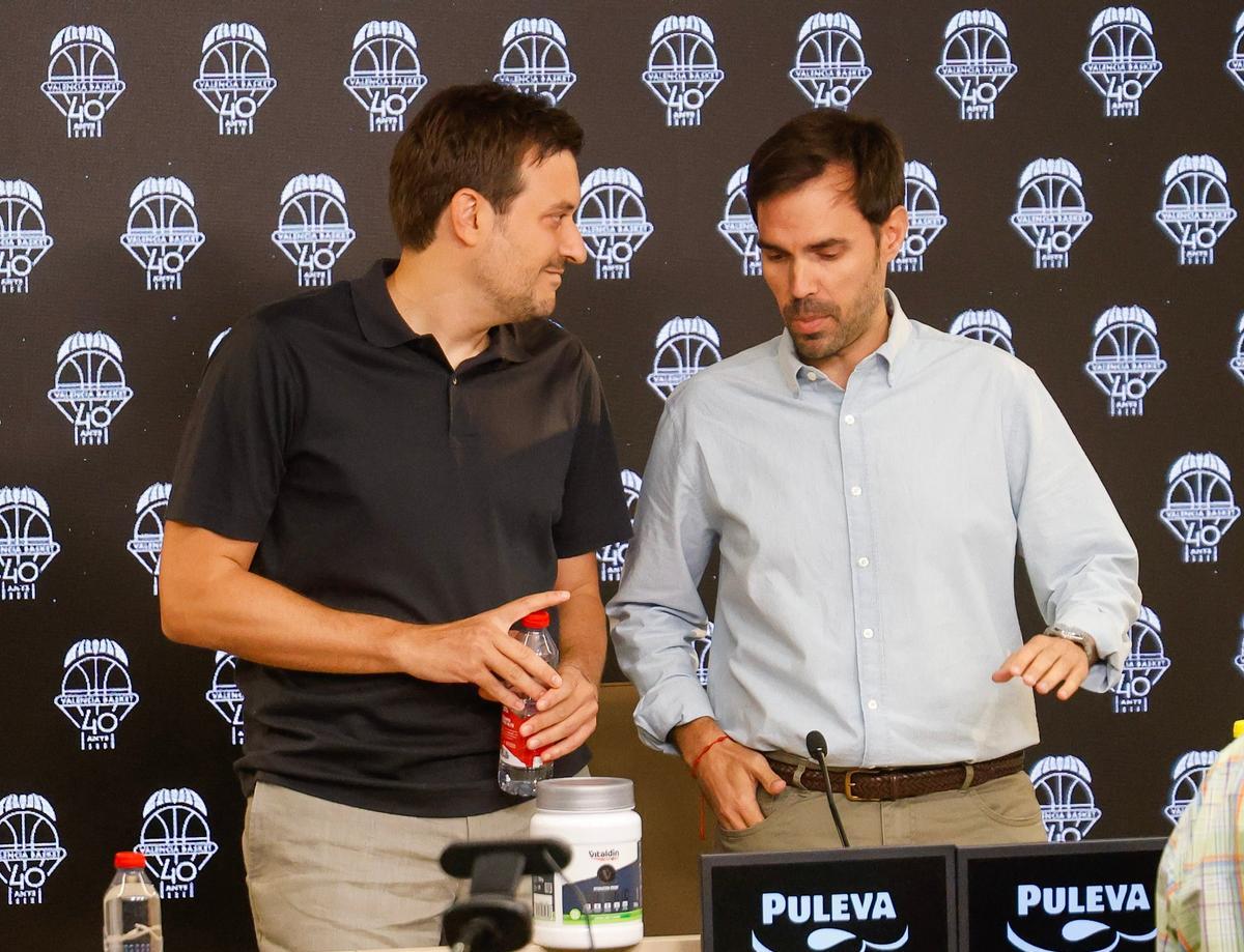 Xavi Albert y Enric Carbonell, antes de la presentación oficial del entrenador.