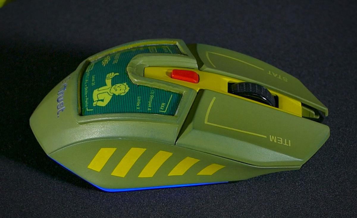 En el universo de 'Fallout', el Pip-Boy actúa como herramienta tanto practica como narrativa.