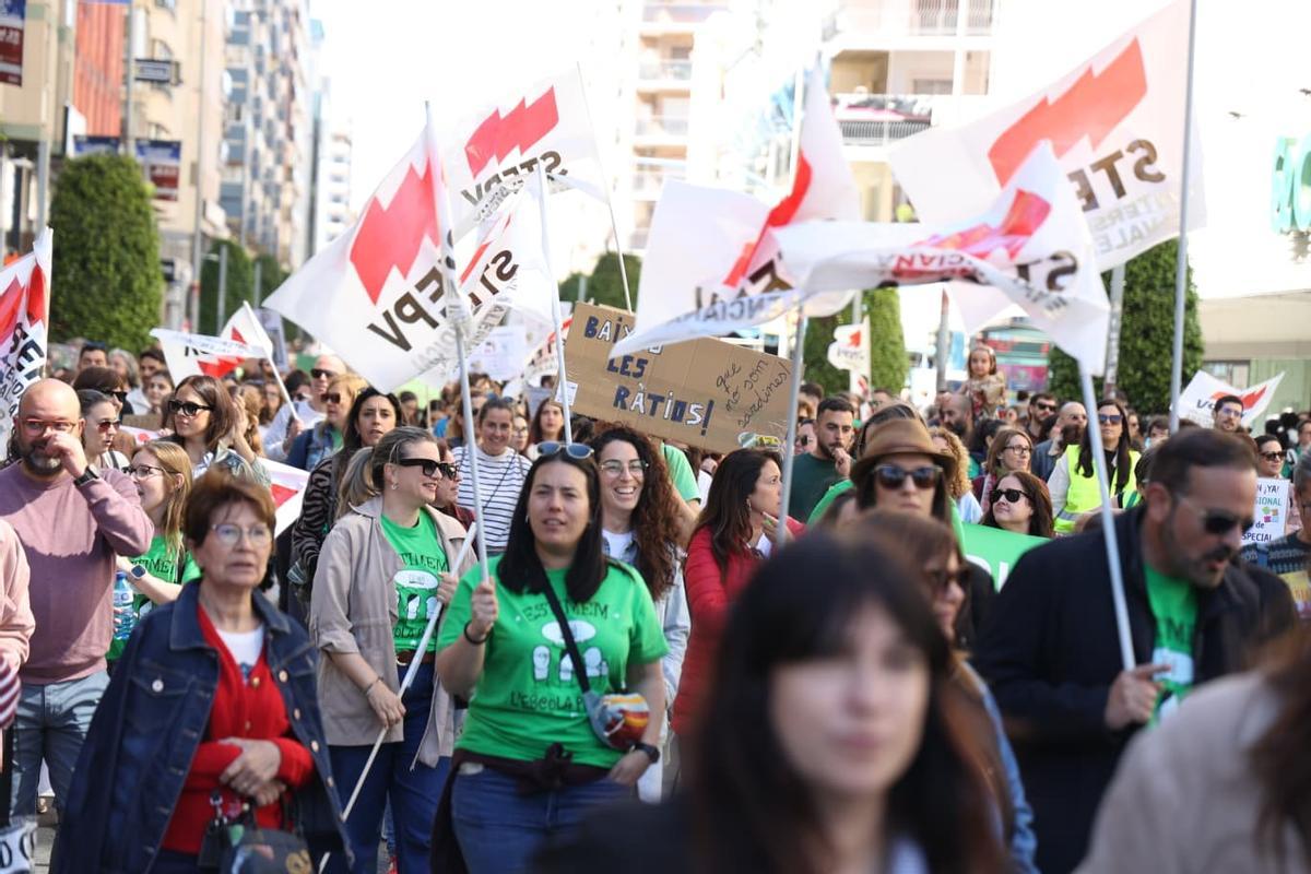 Los profesores se concentran en Alicante para reclamar mejoras en la educación pública