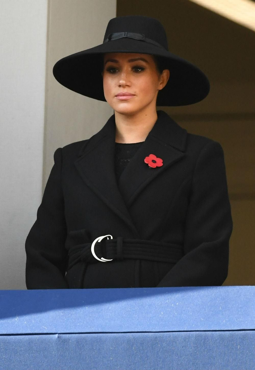 Meghan Markle con sombrero negro