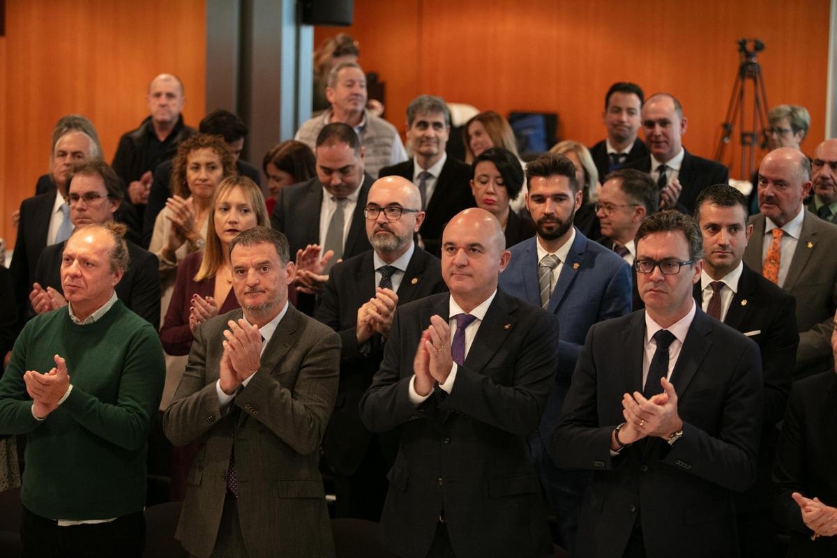 El senador pitiuso, Enrique Sánchez, Vicent Marí y el vicepresidente del Consell, en primera línea.