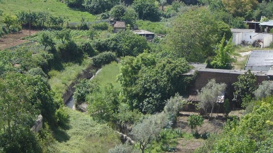 Una mujer que cayó a la Ribera del Marco de Cáceres sufre trauma craneal