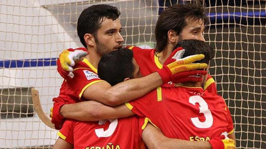 Pau y Jordi Bargalló celebran un gol con sus compañeros.